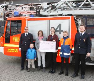 Spendenuebergabe2019 300